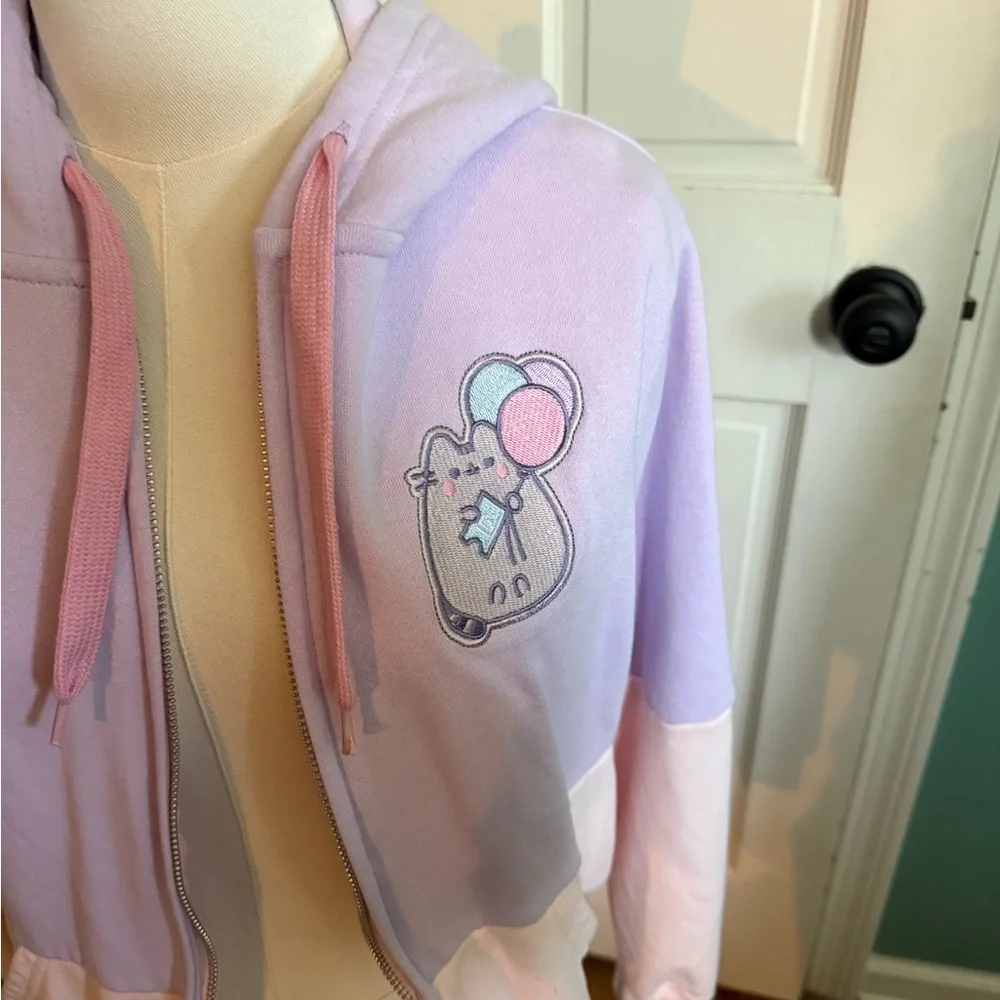 Pusheen Sweatshirt - Picture 3 of 6